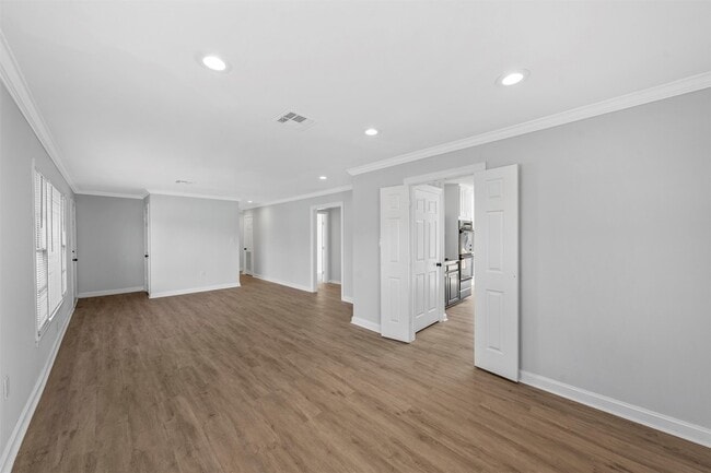 Building Photo - 2416 Lake Air Dr