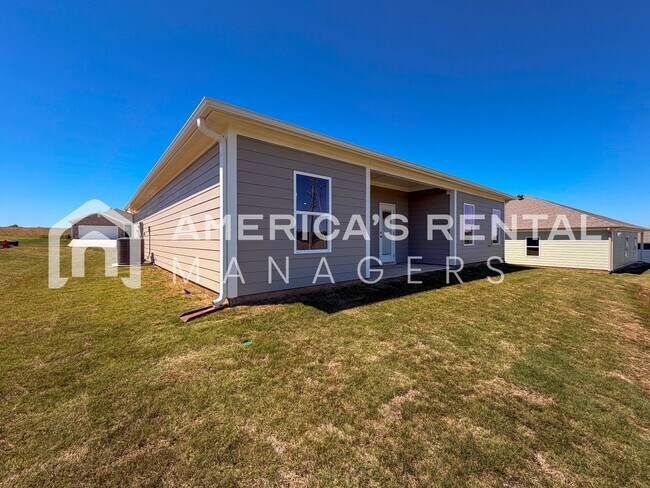 Building Photo - DEPOSIT PENDING!!! - Brand New Three Bedroom Hudson Plan for Rent in Tuscaloosa! Sign a 13-month ...