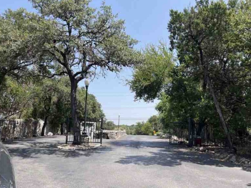 Building Photo - 4711 Spicewood Springs Rd