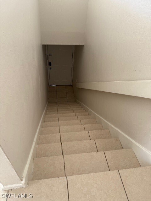 Building Photo - 153 Santa Clara Dr