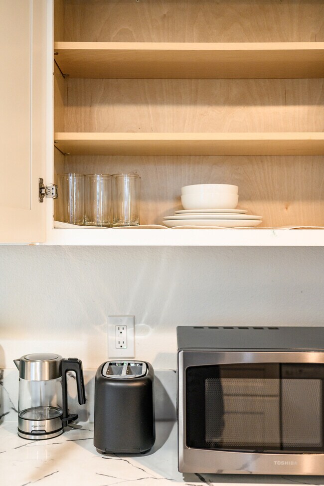 Building Photo - 734 Claraday St