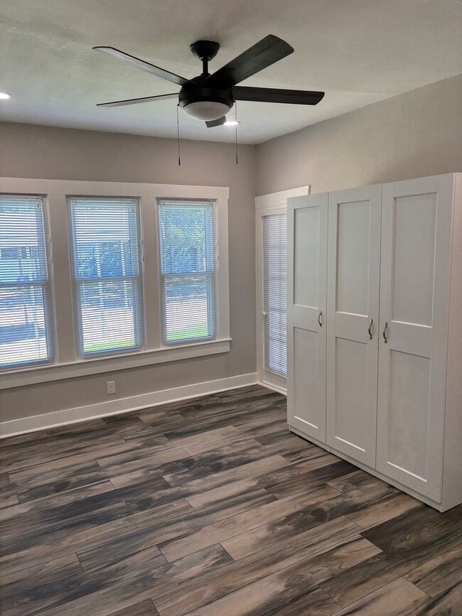 Building Photo - 3 Bedroom 1 Bathroom Downtown Georgetown Home