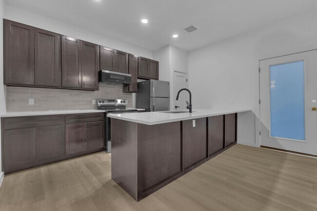 Building Photo - 1519 Golden Hill Terrace