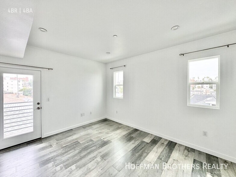 Building Photo - 158 N Mariposa Ave