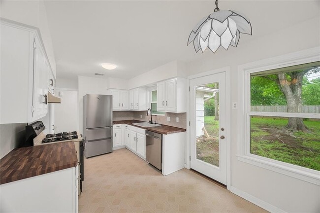 Building Photo - 9610 Bevlyn Dr