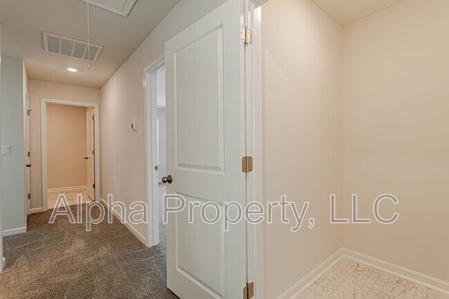 Building Photo - 816 Wolverine Ln