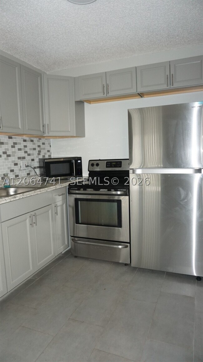 Building Photo - 808 SW 14th St