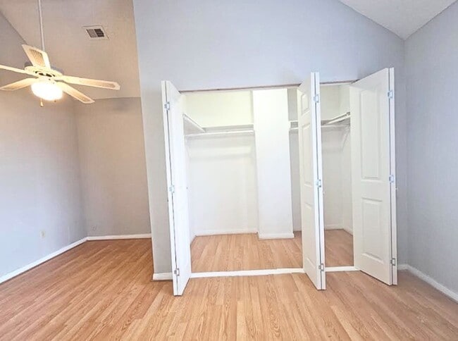 Building Photo - 10919 Pigeonwood Dr