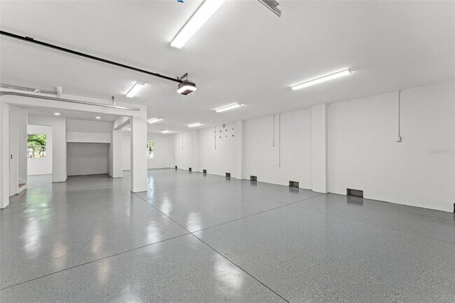 Building Photo - 500 E Davis Blvd