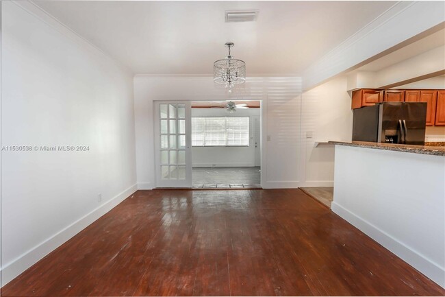 Building Photo - 1404 Plunkett St
