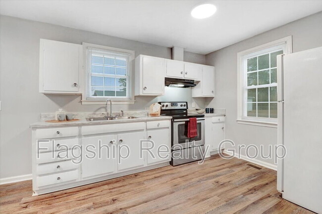 Building Photo - 1305 Robin St
