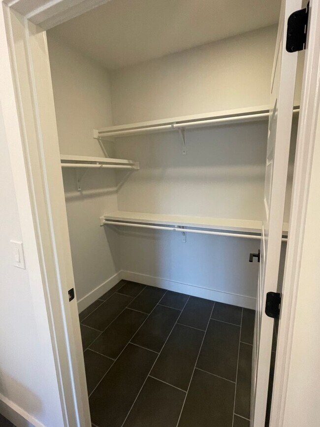 Building Photo - 2500 Longview St