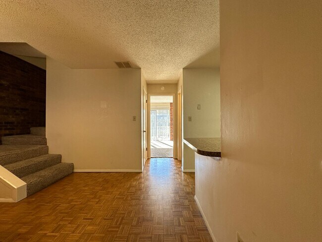 Building Photo - * Move-In Special * * Water Paid ; Washer/...