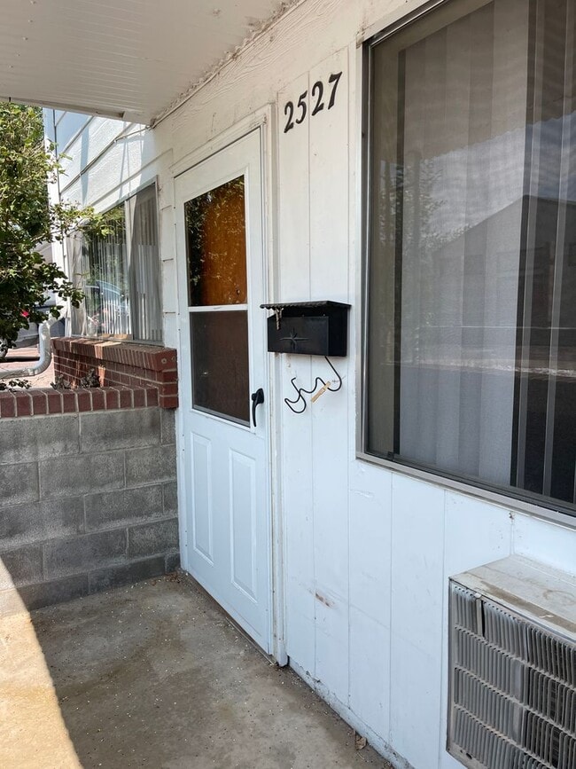 Building Photo - 2527 N Garfield Ave