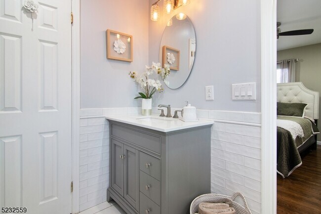 Building Photo - 237 Perry St