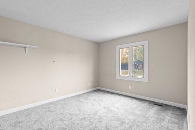 Building Photo - 733 E Greyhound Pass