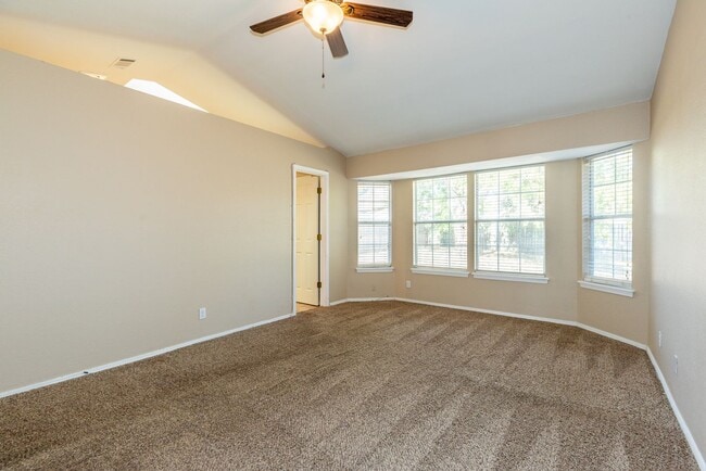 Building Photo - 3 Bed | 2 Bath in Broken Arrow!