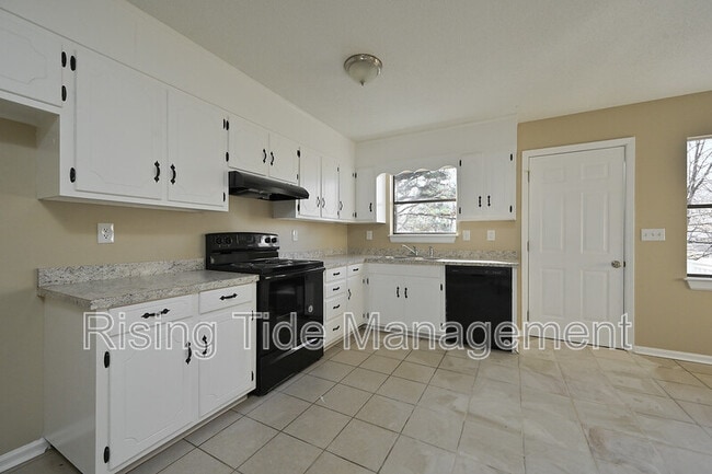 Building Photo - 436 10th Ct