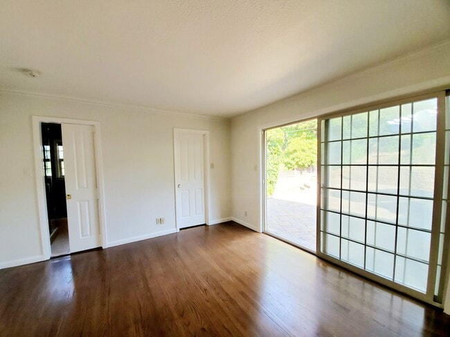 Building Photo - Hillsborough home with Bay views