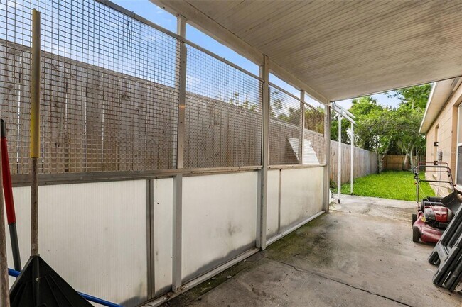 Building Photo - 2501 Daffadil Terrace