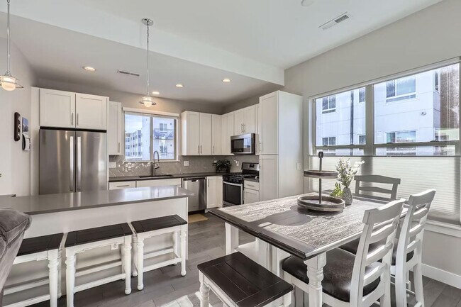 Building Photo - 5409 Allison St