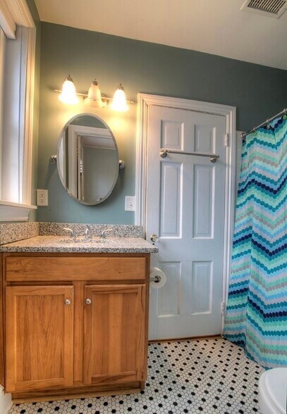 Building Photo - 3122 Kensington Ave