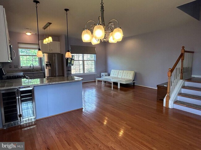 Building Photo - 445 Fort Hill Cir