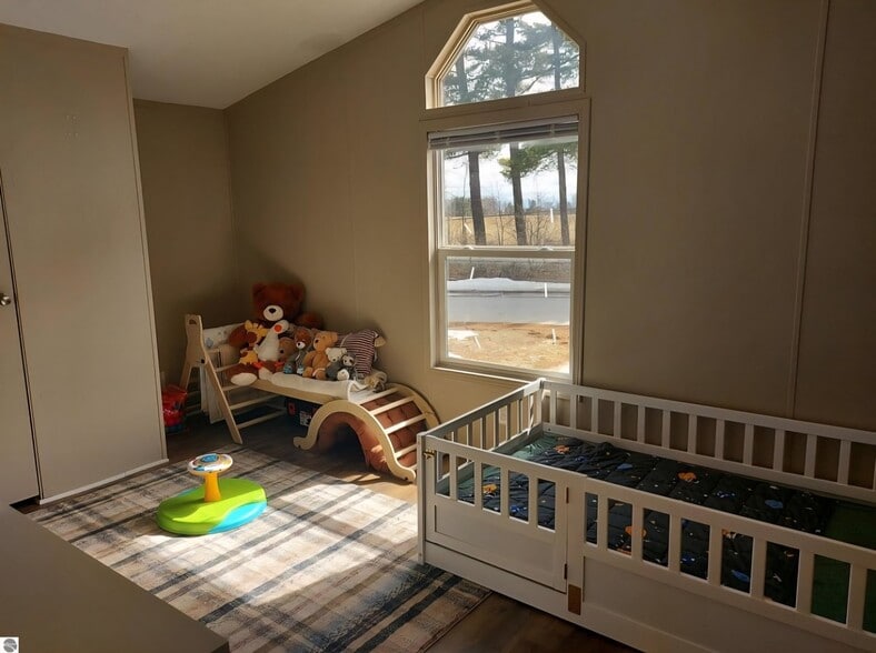 Building Photo - 4652 Meadow Lane Dr