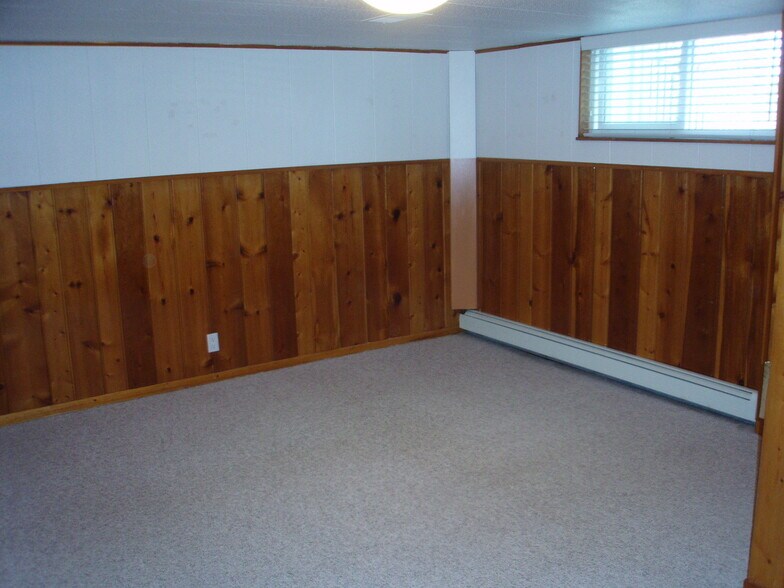Building Photo - 2183 E Logan Ave