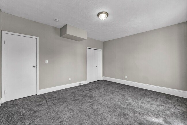 Building Photo - 3369 E 49th St