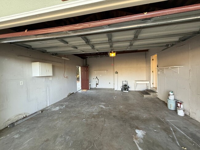 Building Photo - Recently updated single story home in Mode...