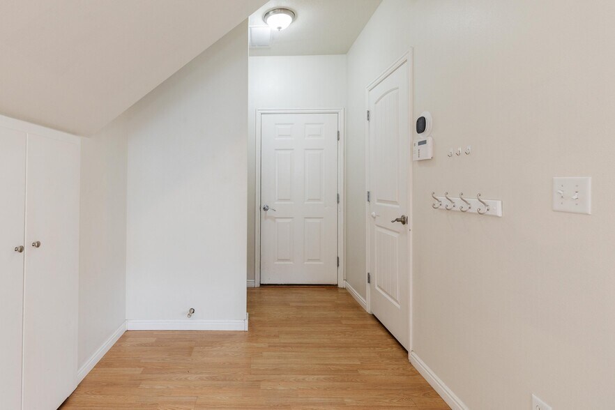 Building Photo - 484 W 1490 N