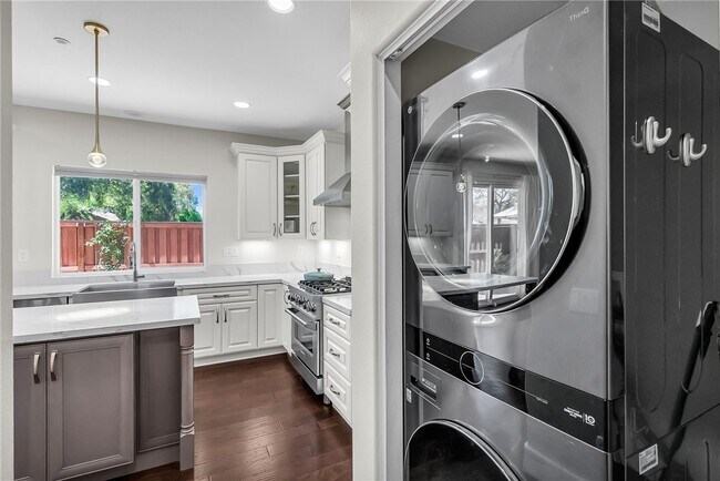 Building Photo - 4028 Landau Ct