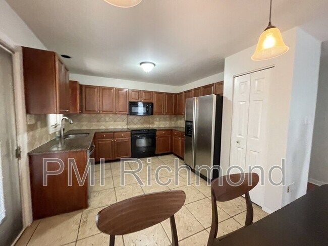 Building Photo - 4601 Winterset Pl