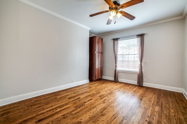 Building Photo - Airy and Light 3/2 in Established Dallas Neighborhood For Rent!