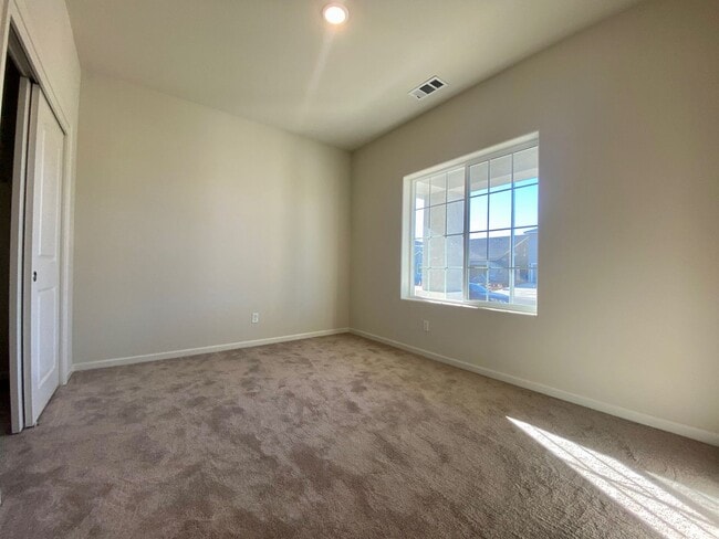 Building Photo - NEWER 4 Bedroom 2 Bath home for RENT!