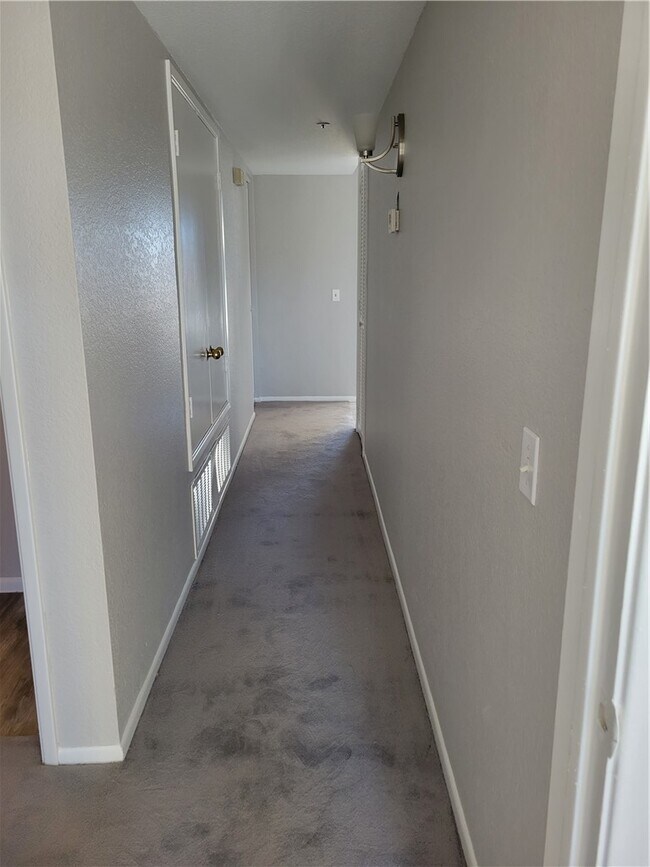 Building Photo - 1611 AZ-95