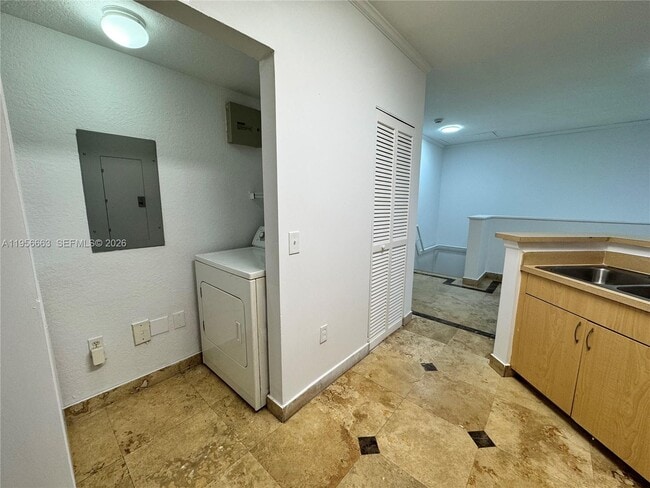 Building Photo - 2404 Belmont Ln