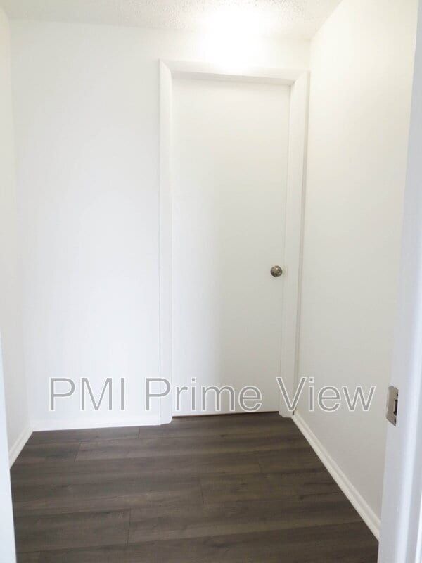 Building Photo - 4164 Inverrary Dr