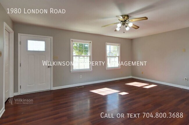 Building Photo - 3 Bedrooms, 2 Baths Ranch In Mooresville Q...