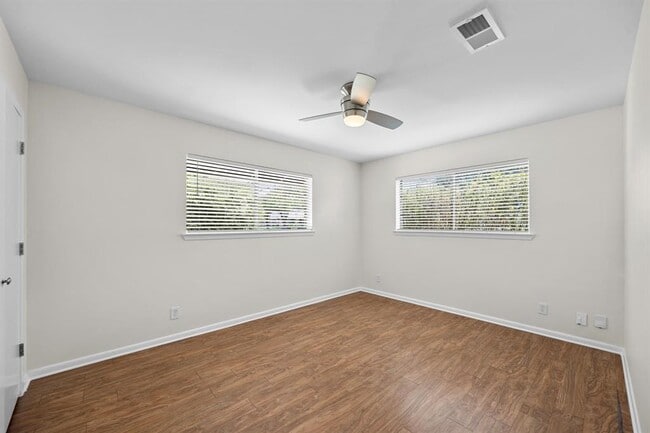 Building Photo - 8600 Hathaway Dr