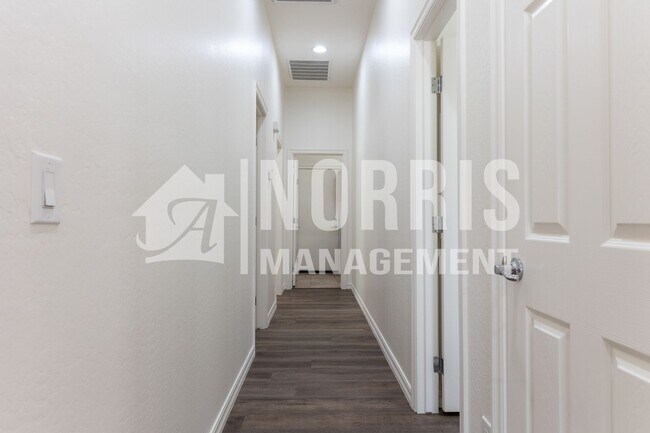 Building Photo - Beautiful Home in Villago Community