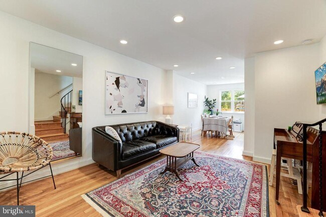 Building Photo - 241 Lynhaven Dr