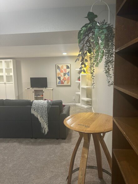 Primary Photo - 8711 Bowdoin Way