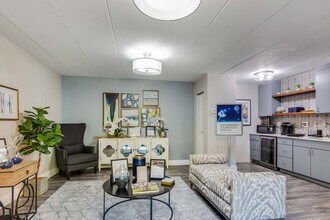 Building Photo - Parkway Apartments