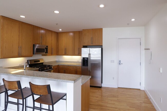 Building Photo - 371 30th St