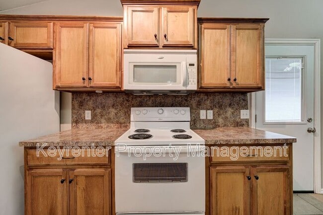 Building Photo - 13313 SW 2nd Terrace