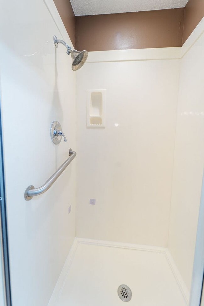 Building Photo - Charming 3 bedroom, 2 bath home that has been updated and is ready to be called home! This home h...