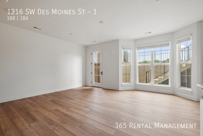 Building Photo - 1216 SW Des Moines St