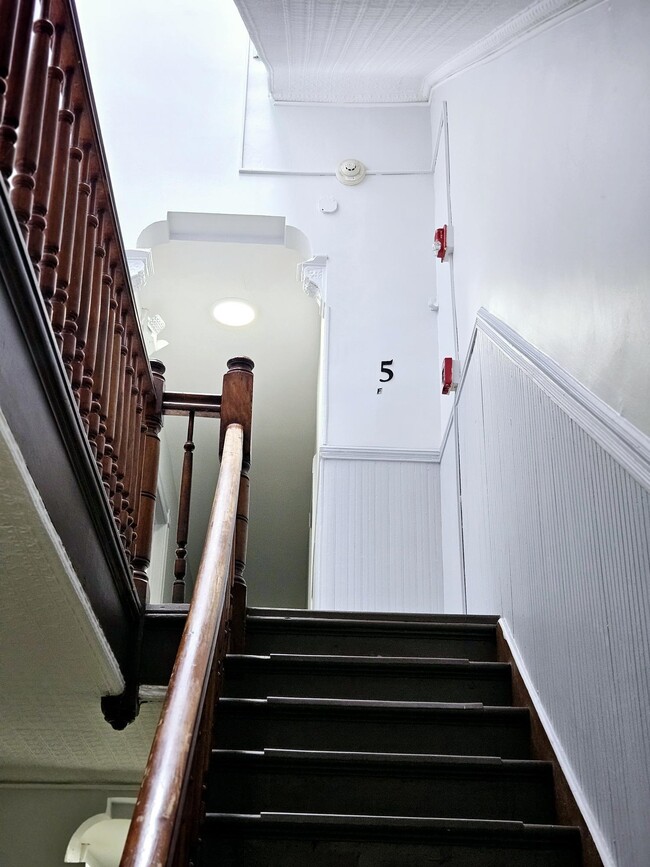 Building Photo - 327 Jackson St